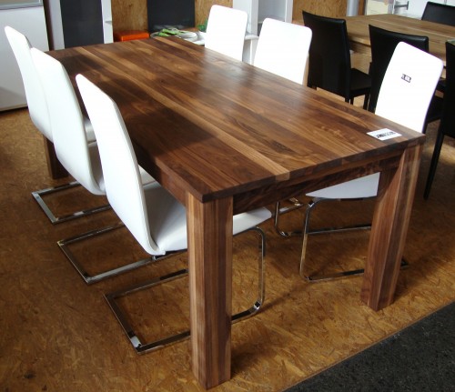 Tisch Woodline Nussbaum massiv 
